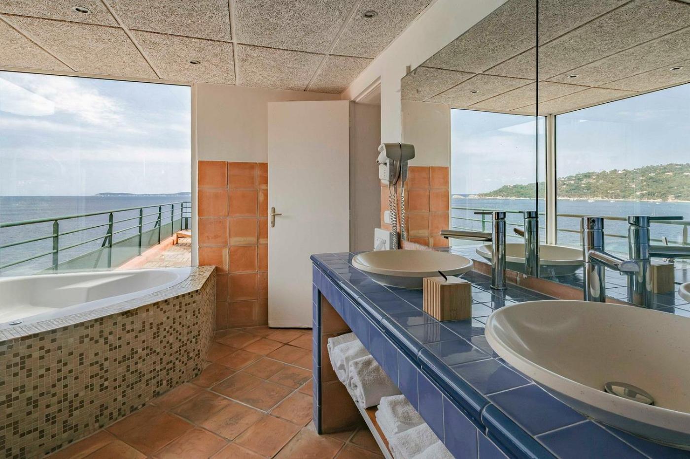 Surplage Hotel Cavaliere Le Lavandou Exterior foto